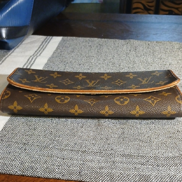 Louis Vuitton Monogram Wallet - Picture 3 of 16